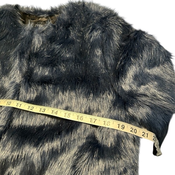 GOLDIE Faux Fur Beautiful Blue Jacket Sz Small - Picture 11 of 13
